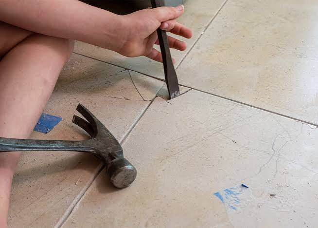 Repairing Damaged Tile Floors Without Removing the Entire Surface Installation